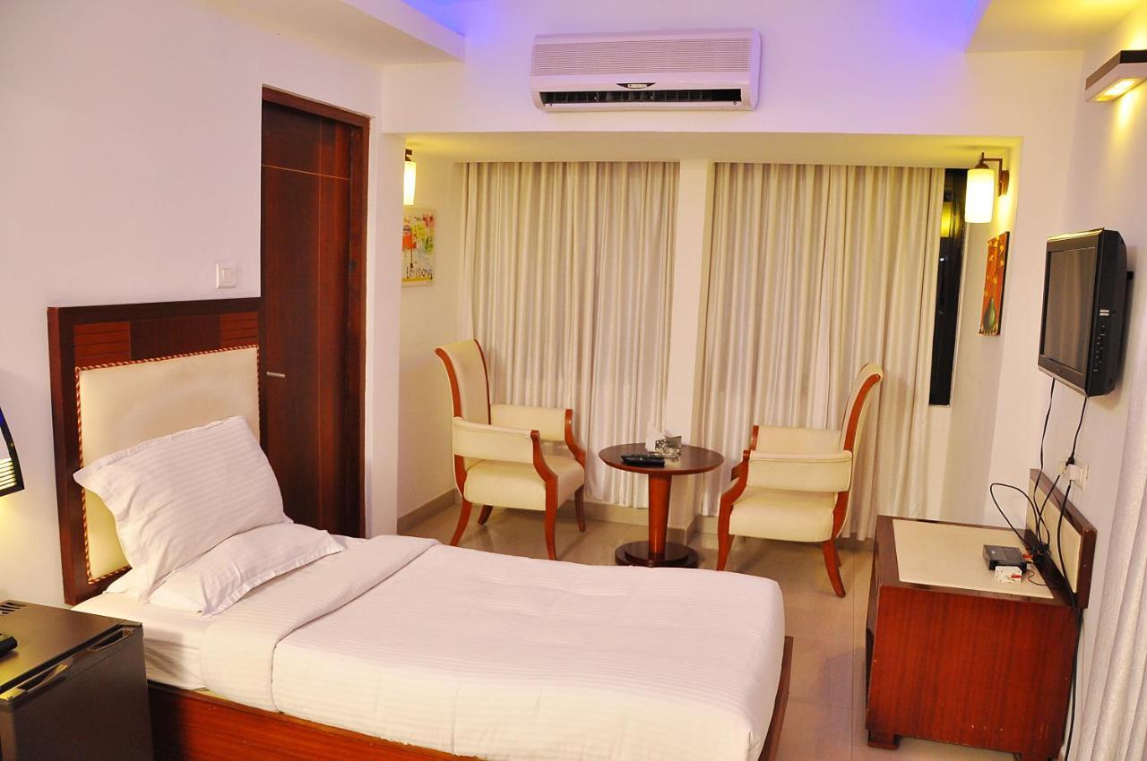 Hotel Luciya Коччи Экстерьер фото